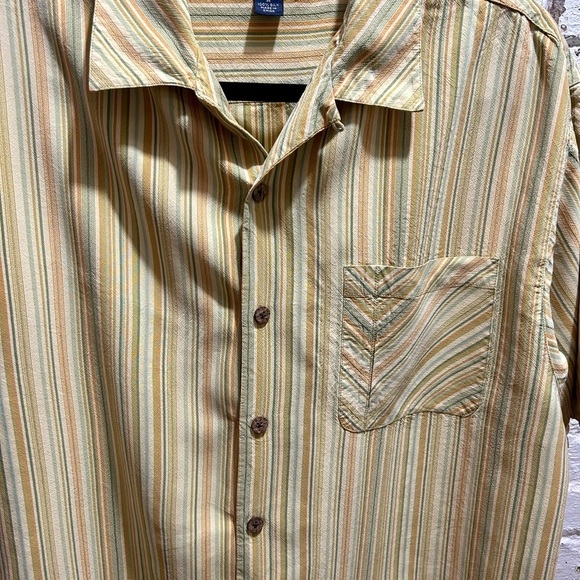 Tommy Bahama silk short sleeved shirt size Medium. 70’s inspired. - Picture 4 of 7